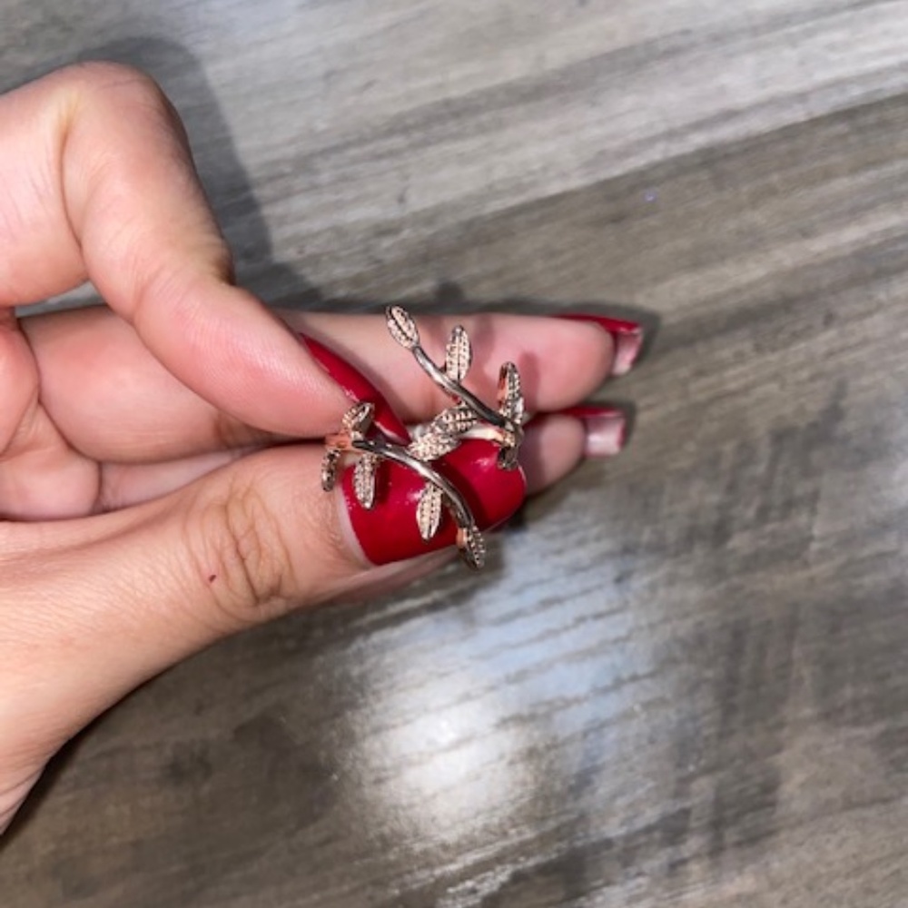 Lovisa Rose Gold Leaf Band Ring - Size S/M